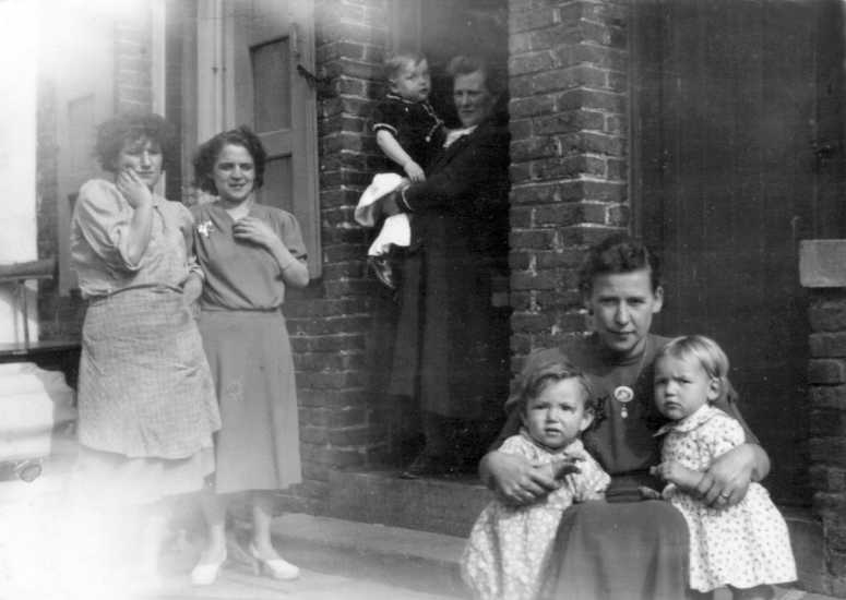 Boussu : Famille en 1949 ou 1950   Boussu-bois