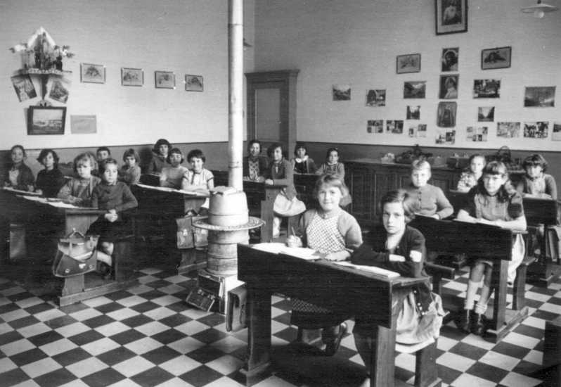 Boussu : ECOLE DE BOUSSU BOIS SAINT CHARLES 1955