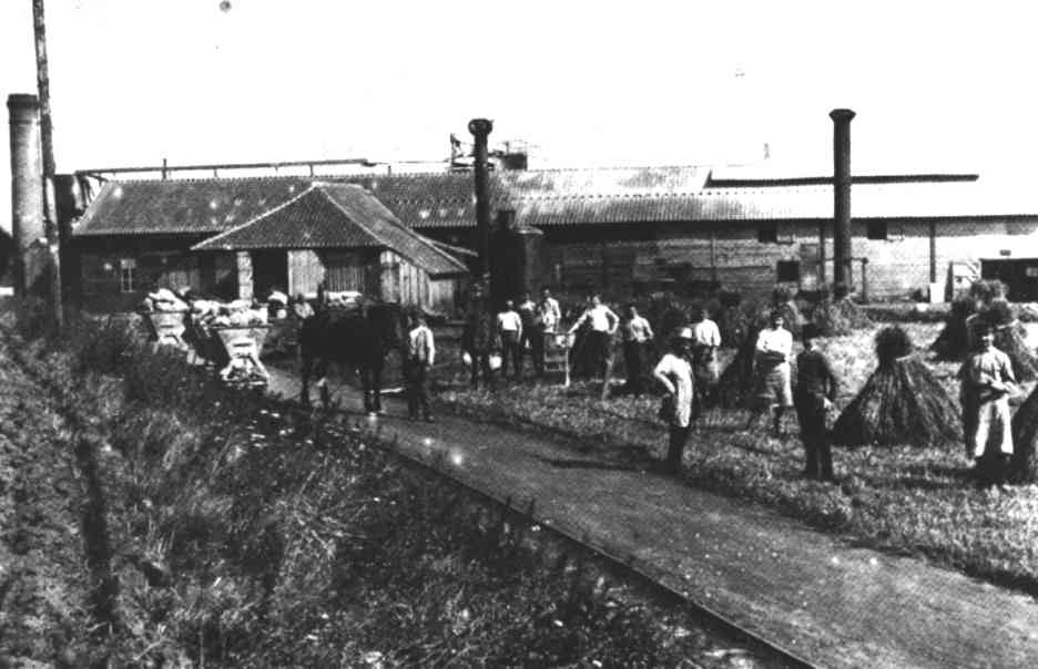 Cuesmes : btiments des "Phosphates de la Malogne" avant 1900. Cette carrire fut cre en 1610.