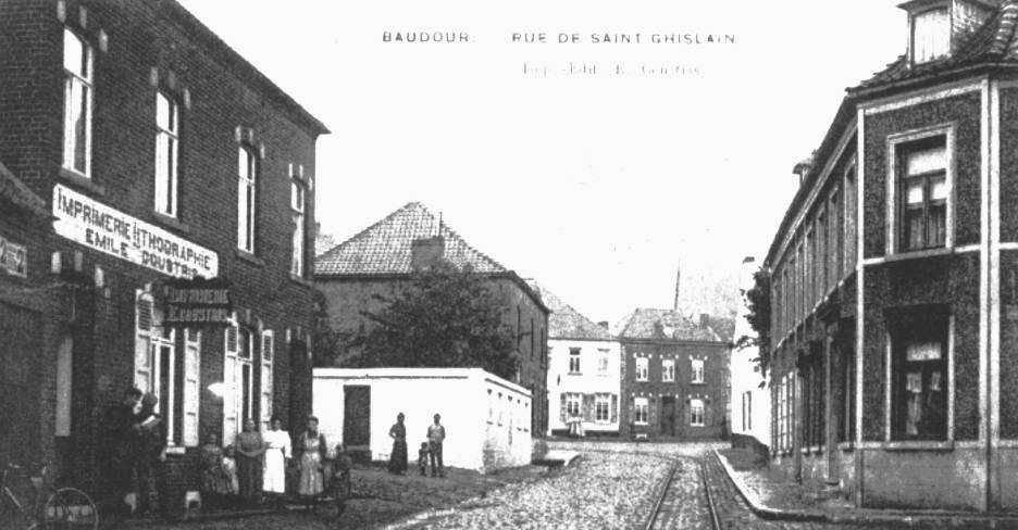 Baudour : rue de Sirault, actuellement avenue Goblet : ancien couvent de 1880 tenu par des religieuses franciscaines de Manage qui enseignaient aux jeunes filles. C'est actuellement l'cole primaire de la Sainte-Famille.