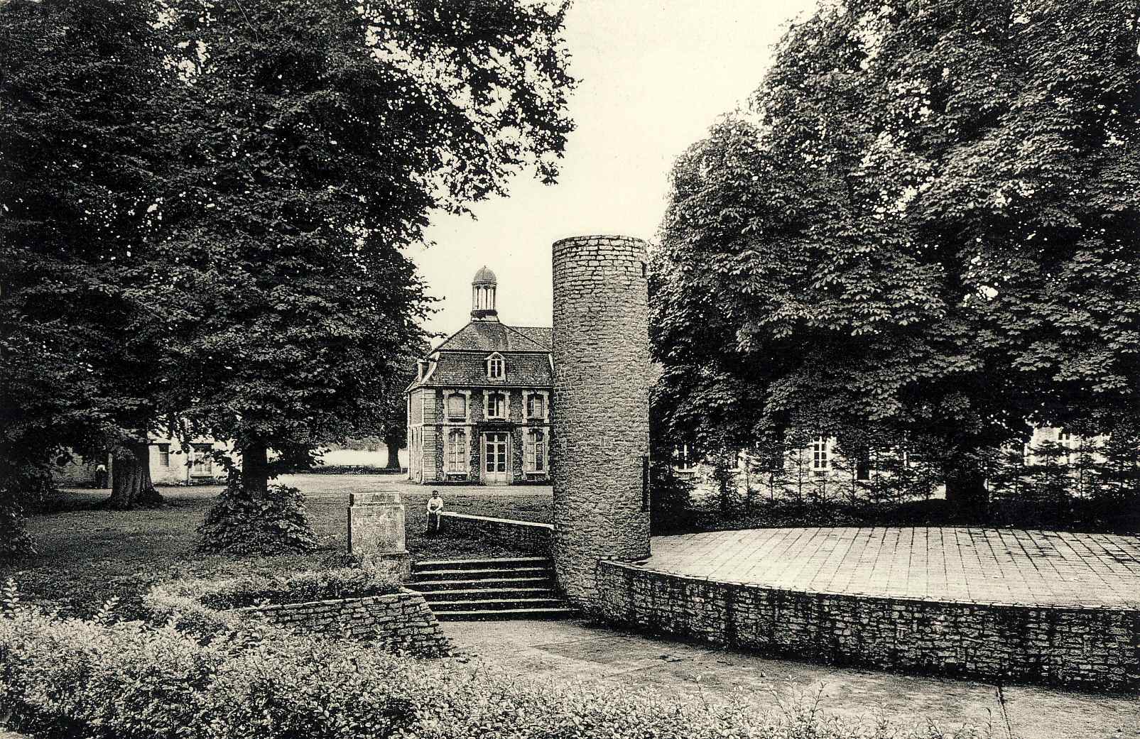 Baudour : Le parc communal et le chateau de la princesse de Ligne.