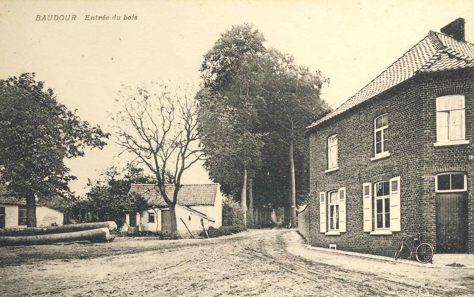 Baudour Entre du bois.