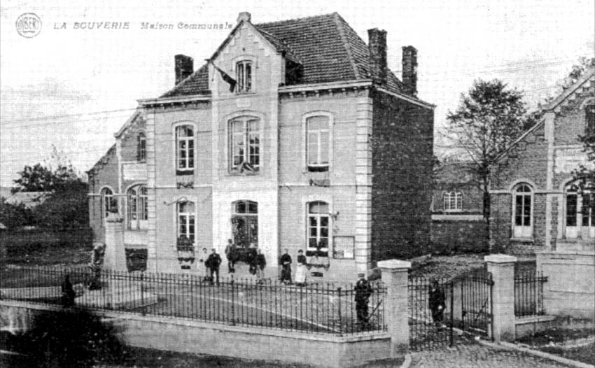 La Bouverie : La Maison communale ( droite) et l'Acadmie de musique ( gauche)