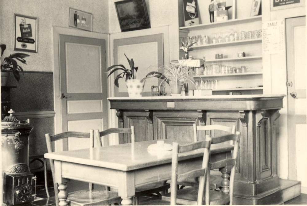 Elouges : Caf chez Antoine vers 1955.