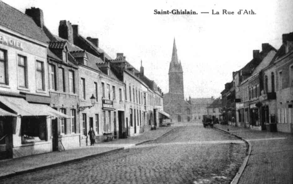 Saint-Ghislain : Rue d'Ath. C'est l'amplacement de la porte d'Ath dans les anciennes fortifications qui a donn le nom  cette rue.