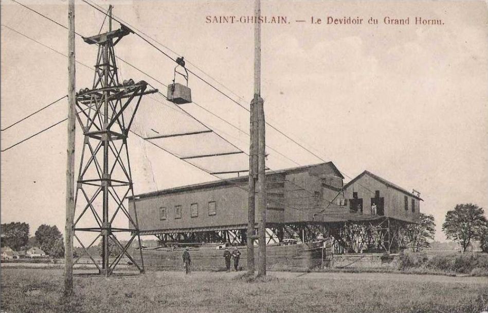 Saint-Ghislain : Lle dvidoir automatique de la Socit Civile des Usines et Mines de Houille du Grand-Hornu. Situ sur le rivage du canal de Mons  Cond. Ce dvidoir permettait un remplissage rapide des pniches.