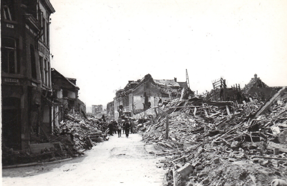 Saint-Ghislain : vue vers le passage  niveau dos au pont de la Haine.