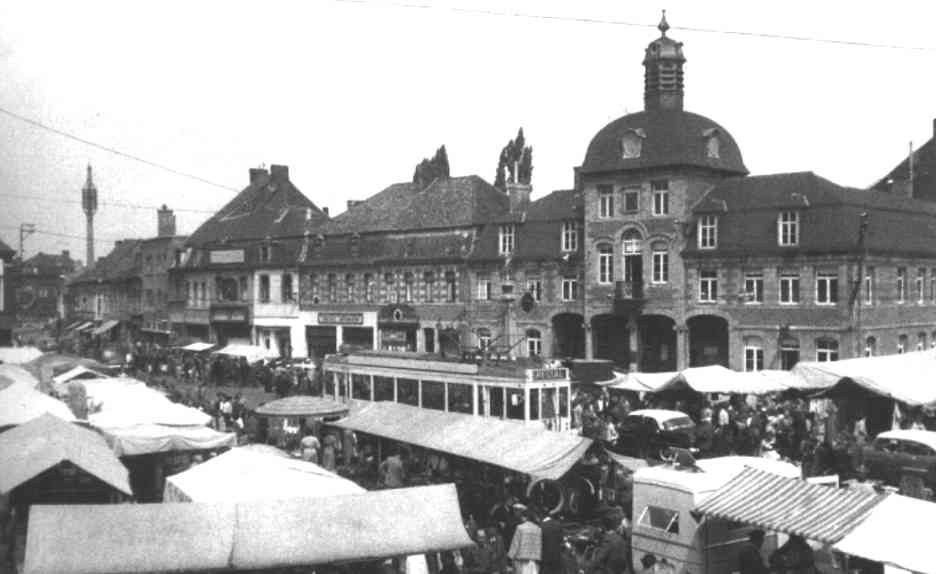 Saint-Ghislain : 17 juillet 1957, in tram spcial tait ajout aux heures de pointe entre Pturages et Saint-Ghislain pour se rendre au march de la Place.