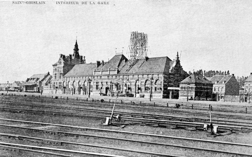 Saint-Ghislain : La gare, vue cot voie.