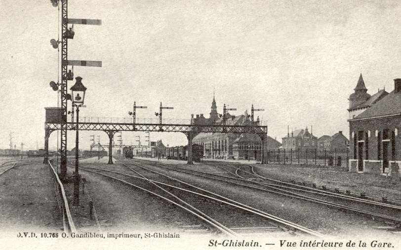 Saint-Ghislain : La gare, vue cot voie.