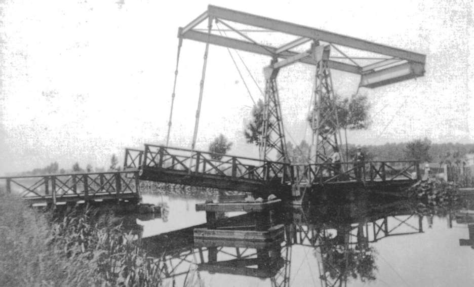 Hautrage : le pont-levis d'Hautrage enjambait le canal Mons-Cond.