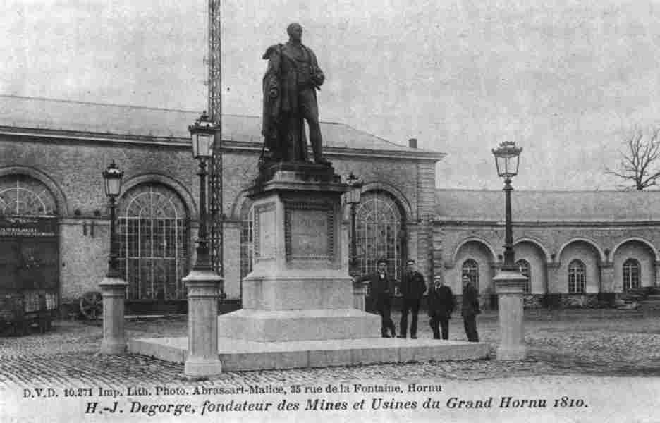 Hornu : Statue Henri De Gorge. Situe dans la cour ellipsodale du Grand-Hornu.