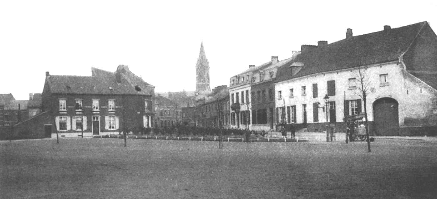 Jemappes : la place de Jricho en 1905 avec la ferme Debers. Dans le fond le clocher de l'glise qui sera incendie en aot 1914.