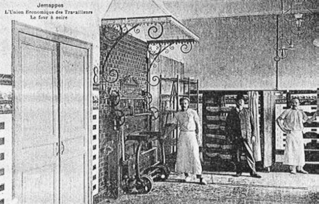 Jemappes en 1914 : Boulangerie cooprative : le four.