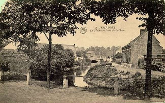 Jemappes : La Trouille vue de la place du march - La Haine est parallle  la ligne du chemin de fer.