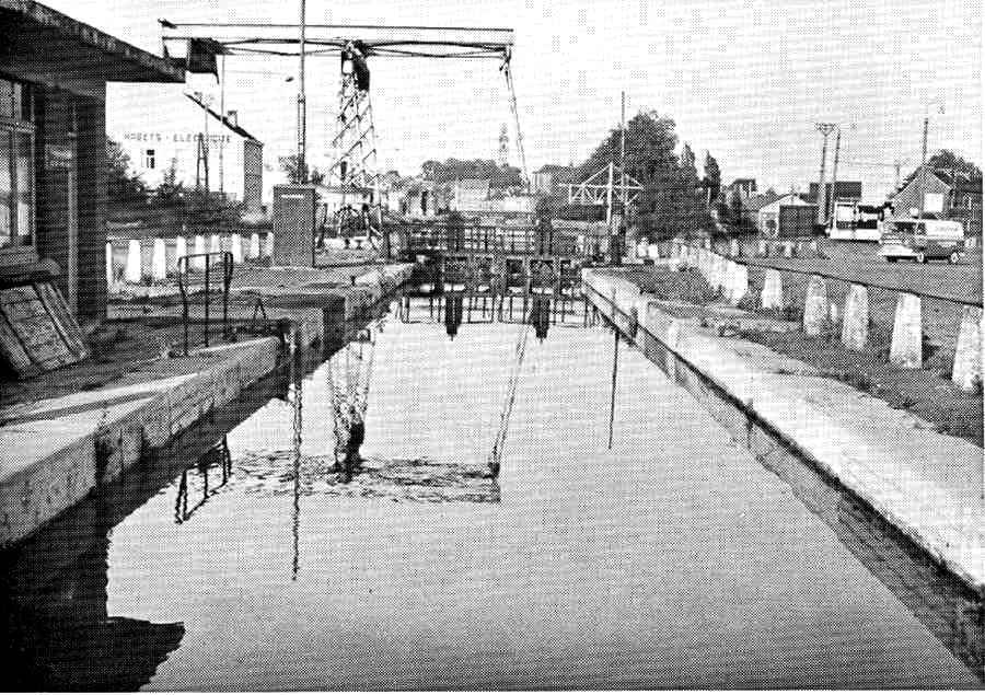 Mons : Ecluse de Pont Canal. 