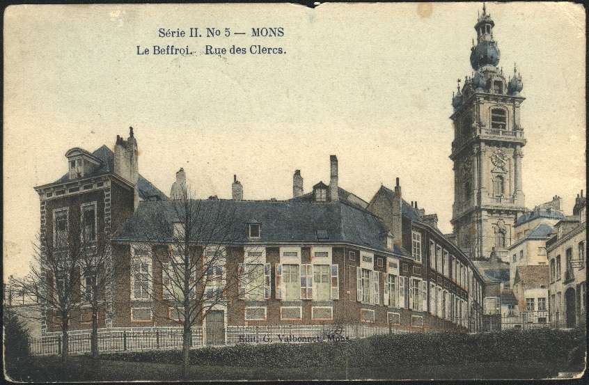 Mons : Rue des Clers et le Beffroi.