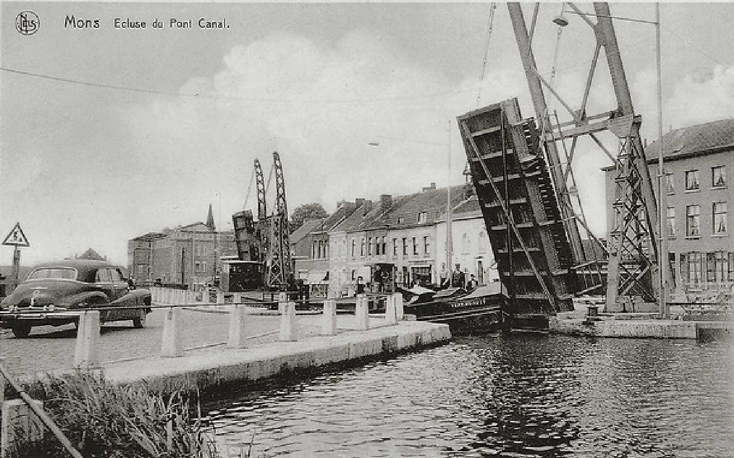 Mons : Ecluse du pont canal.