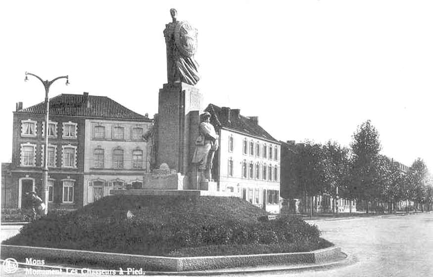 Mons : Place et monument des chasseurs  pied.
