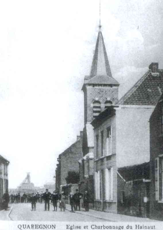 Quaregnon : L'glise de Quaregnon-Rivage construite en 1880 et le presbytre voisin en 1901. Au fond les deux puits du Charbonnage du Hainaut.