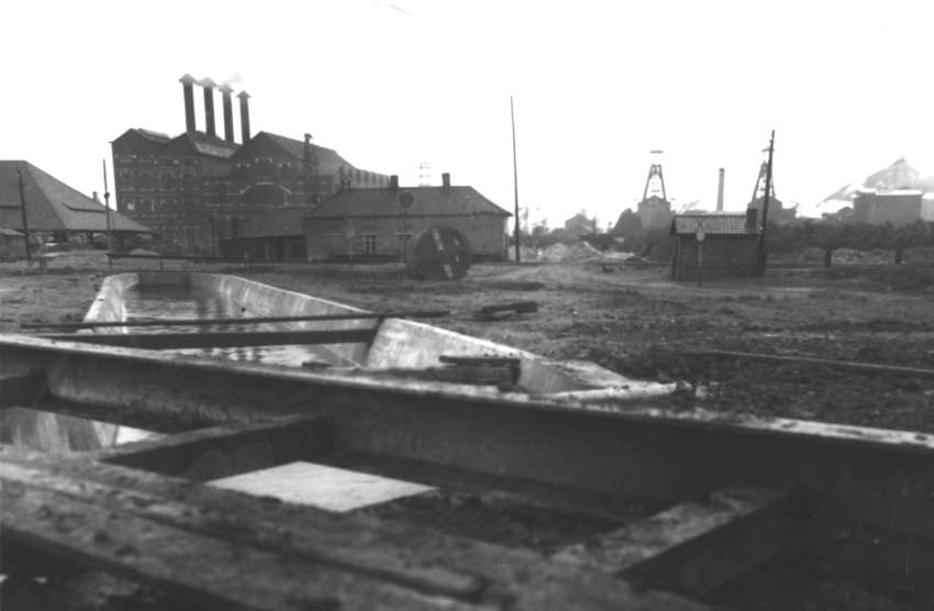 Quaregnon : Fvrier 1930 - vue du canal d'adduction de l'eau de circulation.