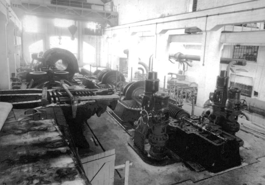 Quaregnon : Aot 1931 - Montage du turbo-alternateur "Alsthom" de 50.000 kVA.