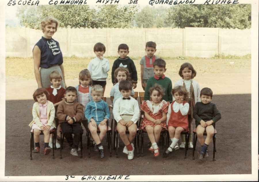 Quaregnon rivage : Ecole mixte 3eme gardienne en 1970  (On apercoit Roelas Castellano Enrique, le quatrime en partant de la droite assis au premier rang).