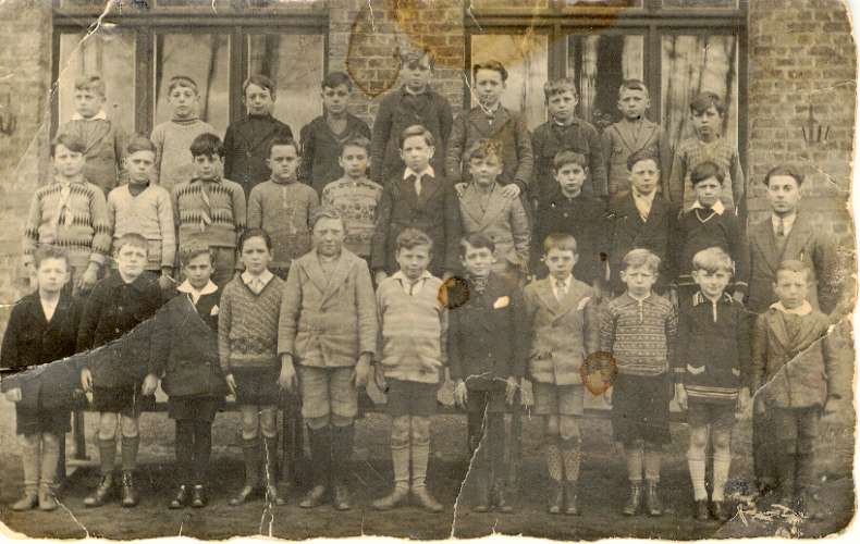 Tertre : groupe d'lves de l'cole St Joseph en 1930.