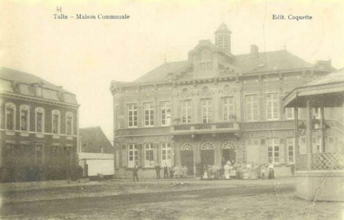 Thulin : Maison communale et du kiosque prise de l'glise vers 1908.