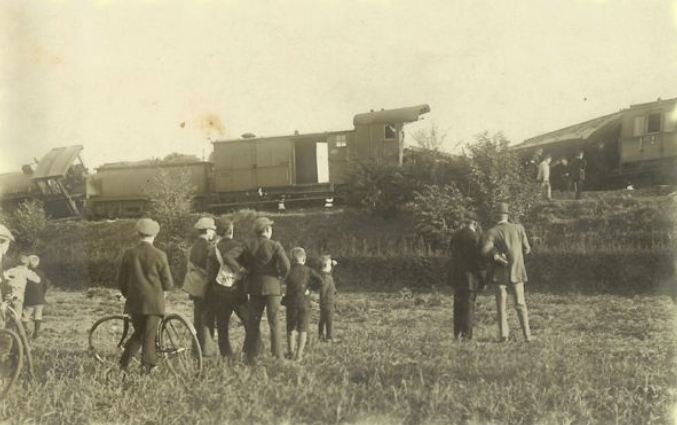 Thulin : Le 9 octobre 1921, le train de 13h00, venant de Quivrain, drailla avant d'entrer en gare de Thulin. 