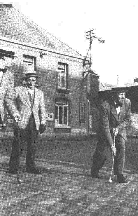 Thulin : " tapette " thulinoise au cours du Carnaval avec Yvon Tribout, Walter et Emile Saussez.