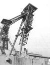Quaregnon : le charbonnage du Brle fut ferm le 18 avril 1959. Ici, dmolition du chevalement (chssis  molette) dont on voit la chute.
