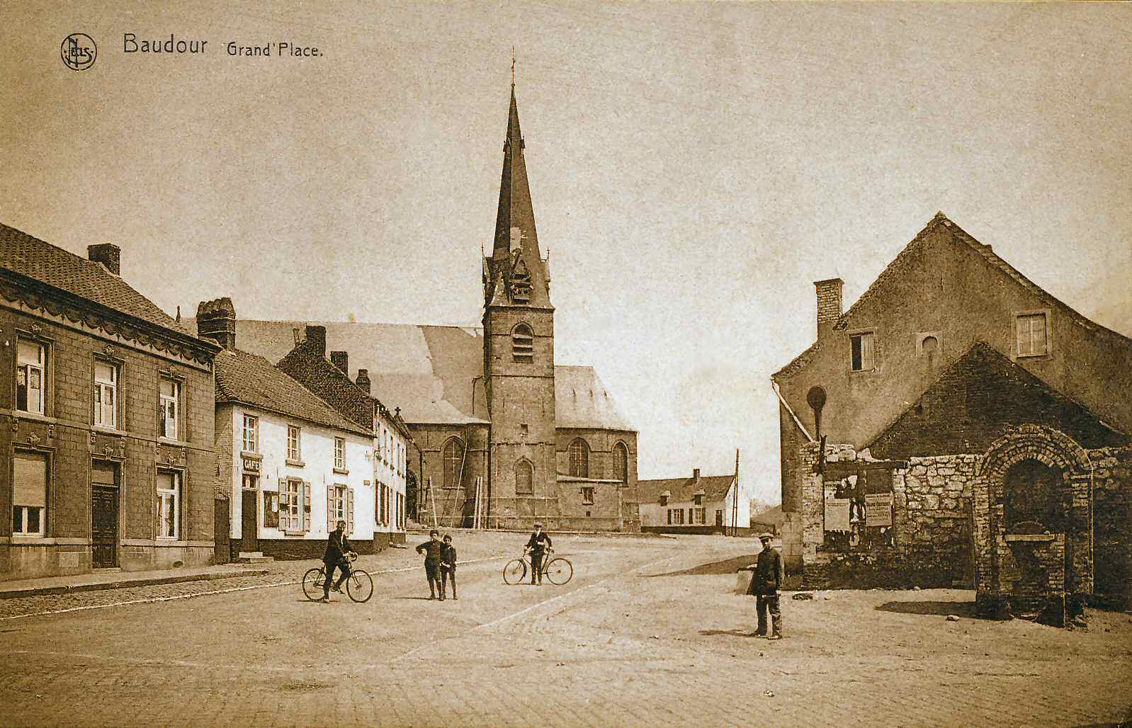 Baudour : Grand'Place et l'Eglise.