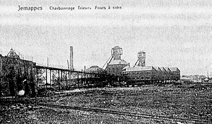 Jemappes 1910 : puits n27 et 28 de la S.A. des Produits dit "La Nouvelle Fosse" (situ en bordure de la ligne de chemin de fer Saint-Ghislain - Mons  300 m de la gare).