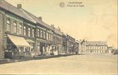 Quivrain : Place de la gare avec caf et brasserie (carte colorise) (1925).