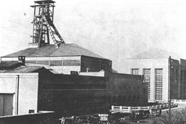 Tertre : Puits n 3 de la S.A. des Charbonnages du Hainaut situ au couchant de la gare de Tertre. On a trouv dans ce puits,  650 mtres de profondeur, une source d'eau chaude. Il fut ferm le 30 avril 1971.